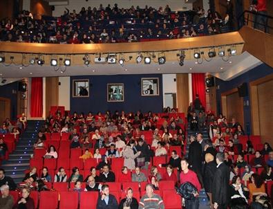 Akm’de Kahkaha Tufanı