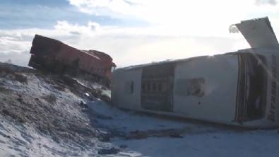 Aksaray'da yolcu otobüsü şarampole devrildi