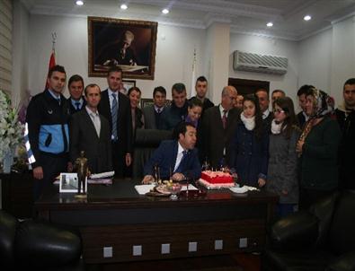 Belediye Başkanına Personelinden Doğum Günü Sürprizi