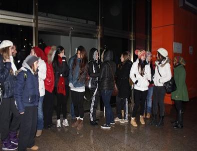 Buz Hokeyi Maçında Hırsızlık Şoku