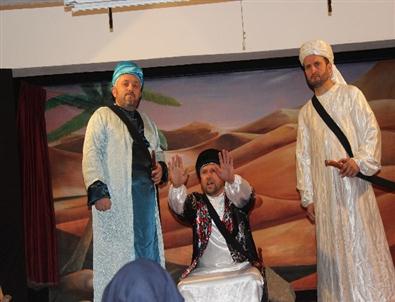 İmamlardan Oluşan Tiyatro Grubu Profesyonelleri Aratmıyor