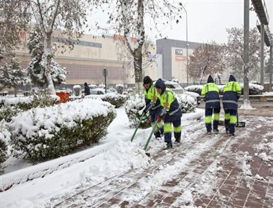 Şehitkamil Belediyesinden Yoğun Kar Yağışına Anında Müdahale
