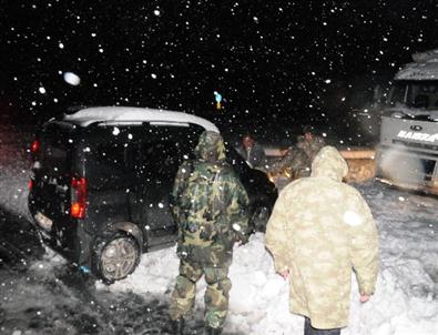 Cizre'de Mahsur Kalan Araçları Kurtarma Çalışmaları Devam Ediyor
