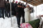 Cenazeyi Kar Altında Defnettiler