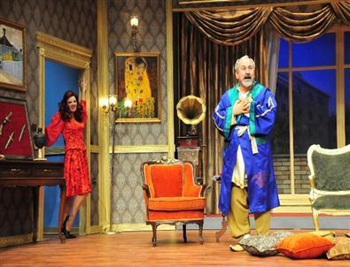 İki Ödül Sahibi Oyun Yine Sahnede