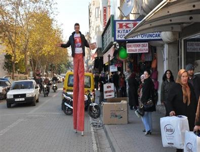 Ödemiş Caddelerinde Bir Tahta Bacak