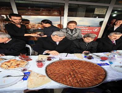 Başkan Karaosmanoğlu'na Körfez Esnafından İkram