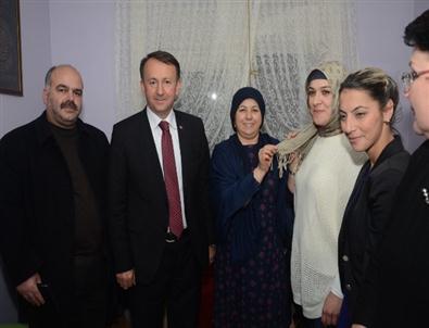 Başlan Karabalık 20 Kişiye Ak Parti Rozeti Taktı