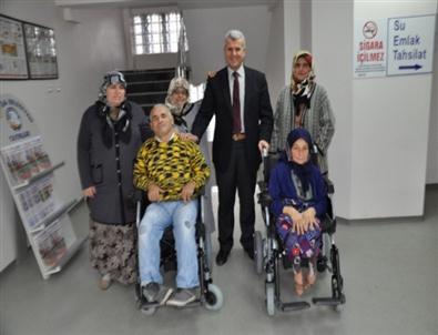 Engelli Vatandaşlara Akülü Sandalyeleri Teslim Edildi