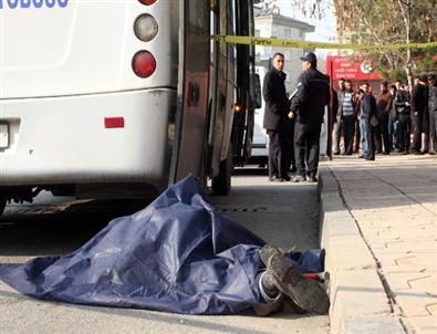 İndiği Otobüsün Altında Kalan Şahıs Hayatını Kaybetti