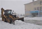 SIIRT BELEDIYESI - Siirt'te Okul Bahçeleri Kardan Temizleniyor