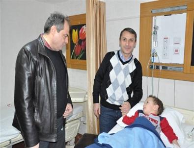 Tekirdağ Belediye Başkanı Dalgıç, Meclis Üyesi Ercan Kısa'nın Oğlu Onur Kısa'yı Hastanede Ziyaret Etti