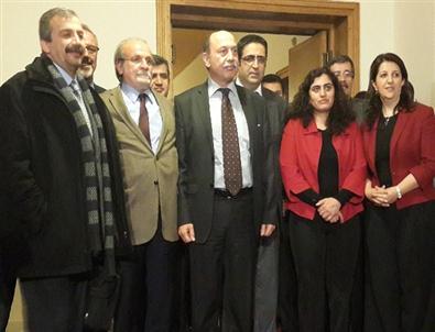 Bdp’li ve Hdp’yi Milletvekilleri Tutuklu Milletvekilleri İçin Açlık Grevi Başlattı