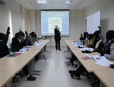 Dicle Üniversitesi’nden Yabancı Öğrencilere Türkçe Eğitimi