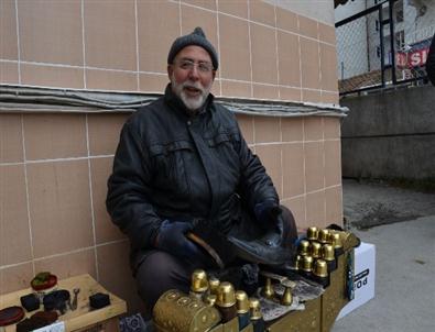 54 Yıldır Ayakkabı Boyuyor