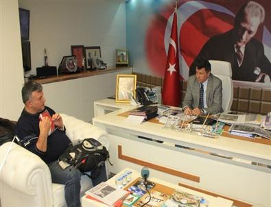 Görmeyen Gözleriyle Trafik Kazalarına Dikkat Çekmek İçin Pedal Çeviriyor