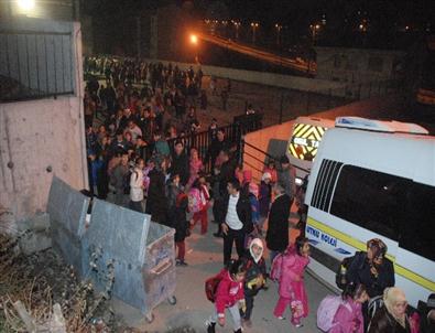 Okul Bahçesine Alınmayan Öğrenci Servisleri Duruma Tepki Gösterdi