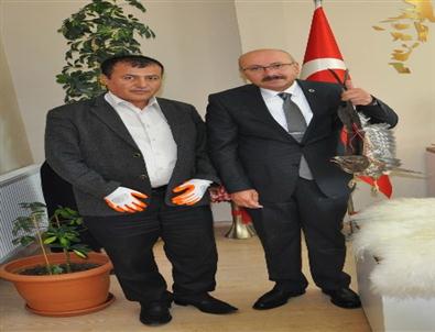 Yaralı Şahine Belediye Başkanı Sahip Çıktı