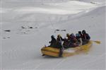 RÜSTEM PAŞA - Ukraynalı ve Rus Turistlerin Kar Üstünde Rafting Keyfi