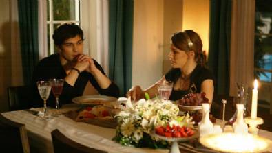 Medcezir 14. bölüm : Yaman ve Mira’nın romantik anları