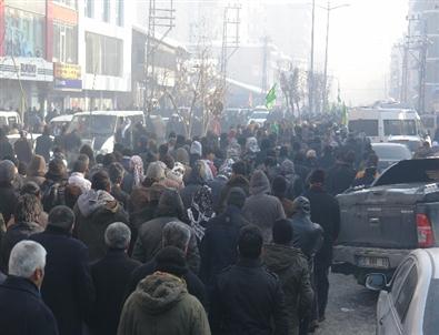 Yüksekova’da Yürüyüş Sonrası Gerginlik Çıktı