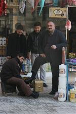 GÜNEŞLİ HAVA - Güneşli Hava Ayakkabı Boyacılarına Yaradı