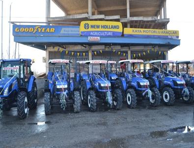 Kula'da Hibe Destekli Traktörler Dağıtıldı