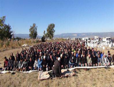 Silifkeliler 5 Bin Kişiyle Yağmur Duasına Çıktı