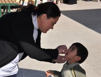 Suriyeli Çocuklara Çocuk Felci Aşısı