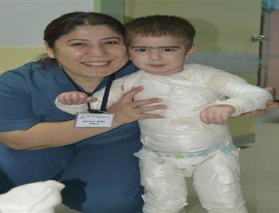 Vücudunun Yüzde 90’ı Yanan 3 Yaşındaki Hakim İyileşti