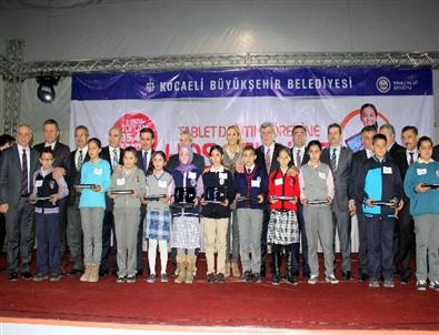 Kocaeli’de 2 Bin 167 Öğrenci Tablet Bilgisayarına Kavuştu