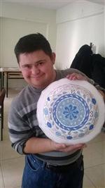 Sorgun’da Engelliler Zamanlarını Çini Yaparak Değerlendiriyor