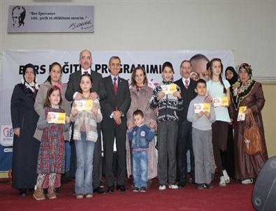 Bayrampaşa Belediyesi, 3 Bin 500 İlk ve Ortaokul Öğrencisine Burs Verdi