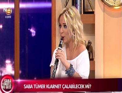 Saba Tümer'le Bu Gece - Saba Tümer canlı yayında klarnet çalmayı denerse...