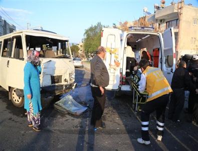 Milas'ta İki Minibüs Çarpıştı Açıklaması