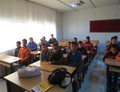 Suriyeli Mültecilerin Yarısı Eğitim Görüyor