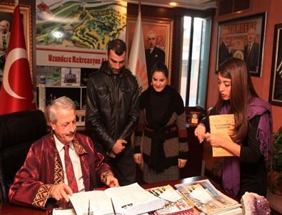 Başkan Kürüm Makamında Nikah Kıydı