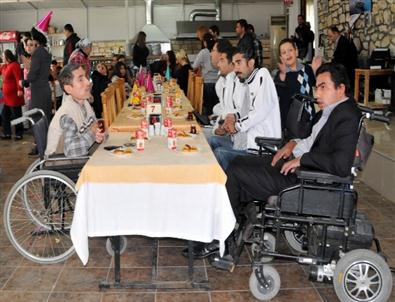 Bu Yılbaşı Kutlamasında Engel Yok