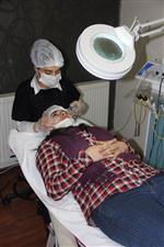 SAÇ DÖKÜLMESI - Ciltteki Leke ve İzler Eslamer’de Tedavi Ediliyor