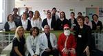 NOEL BABA - Doktor Adayları Noel Baba Kıyafeti Giyerek Hediye Dağıttı
