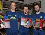 YILBAŞI HEDİYELERİ - Fenerbahçe'den oyunculara yılbaşı sürprizi