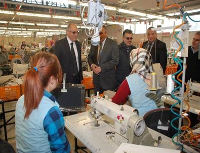 Tekstil Fabrikasını Gezip İşçilerle Yemek Yediler