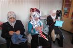 BEYDAĞı - Suriyeli Mülteci Kadınlar Örgü Yapmayı Öğreniyor