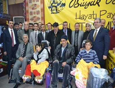 4 Engelli Vatandaşa, Akülü Tekerlekli Sandalye Verildi