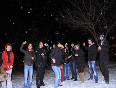 Ardahan'da Gençlerin Kar Keyfi