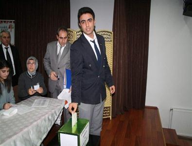 Öğrencilerden Demokrasi Örneği