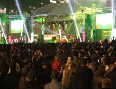 İzmirliler Teoman'la Yeni Yıla 'merhaba'Diyecek