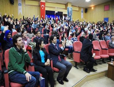 Asü’de 'Edebi Metinleri Okuma ve Yorumlama Sorunu' Anlatıldı