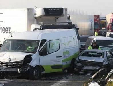 Belçika’da sis nedeniyle 132 araç birbirine girdi