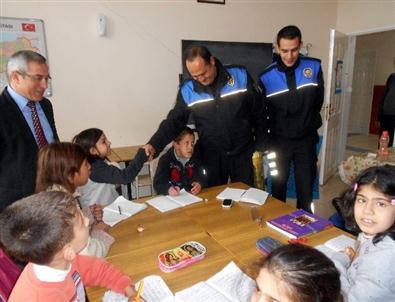 Polislerden Engelli Öğrencilere Ziyaret